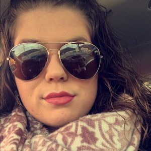 Meet your Posher, Katelyn